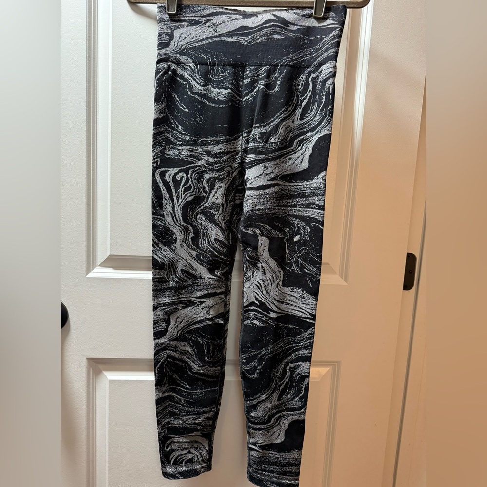 Athleta Women's Aurora Shine Tight Leggings Shine Black Marble Silver Seamless